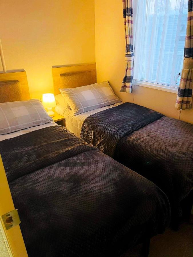 فندق The Sunflower Luxury Caravan At Tattersall Lakes تاتيرشال المظهر الخارجي الصورة