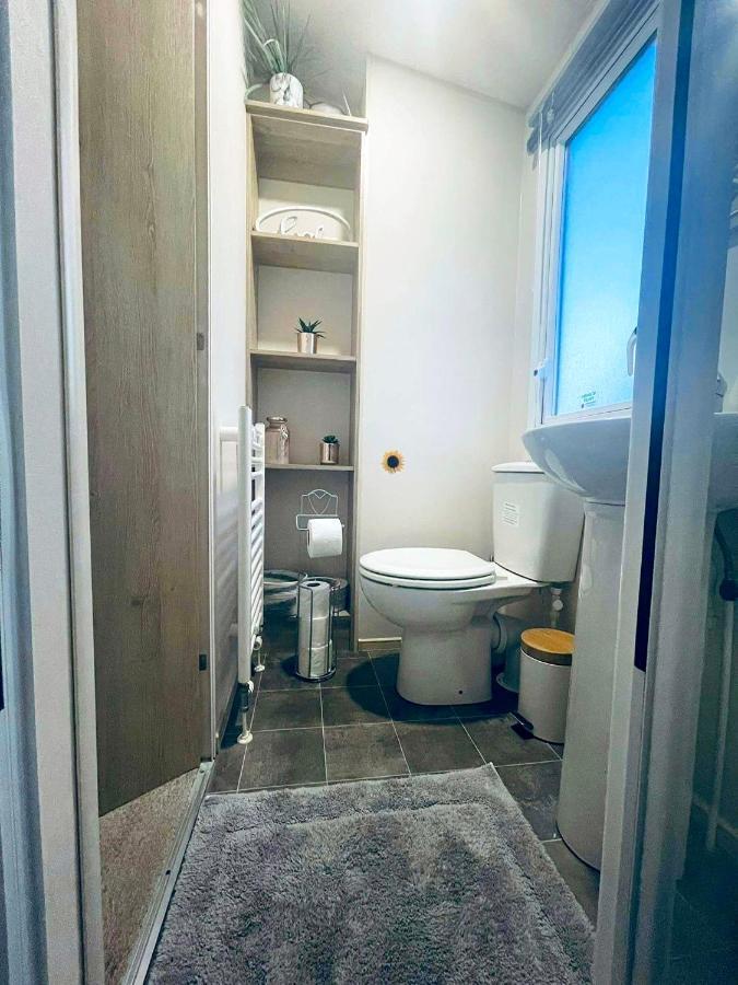 فندق The Sunflower Luxury Caravan At Tattersall Lakes تاتيرشال المظهر الخارجي الصورة